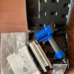 【決まりました】新品・未使用❗️エアータッカー  エアー釘打機