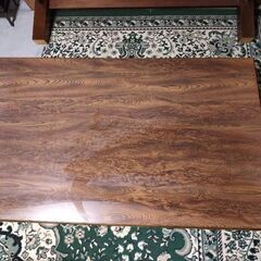 木製テーブル3つの画像