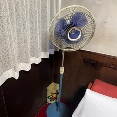 レトロ扇風機(背高140cm弱&強さ3段階)
