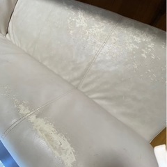 家具  ソファ2つ1000円渡すので持って行ってくれる方の画像