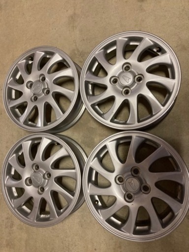 車のパーツ タイヤ、ホイール