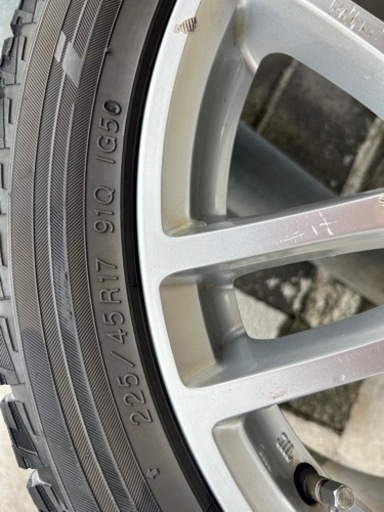 車のパーツ タイヤ、ホイール