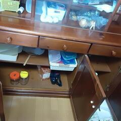 お話し中　食器棚　中身は片付け中。食器棚のみの画像