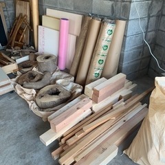 建材、椅子、脚立、廃材、断熱、養生、
遮音、丸太など
