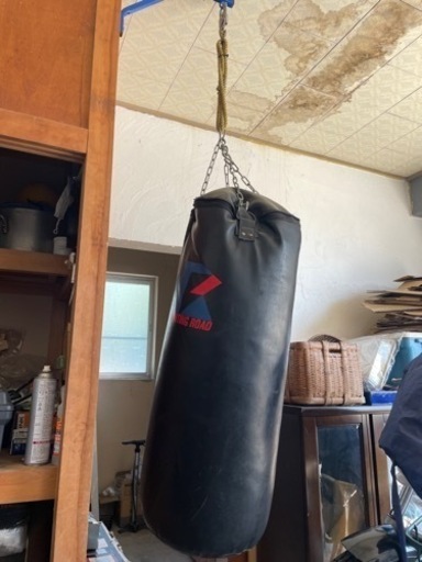 吊り下げ式　サンドバッグ