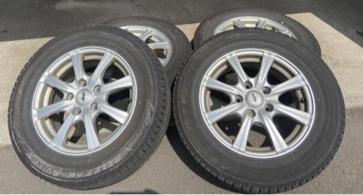 車のパーツ タイヤ、ホイール