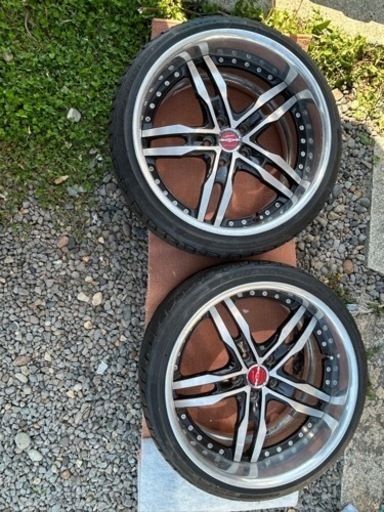 車のパーツ タイヤ、ホイール