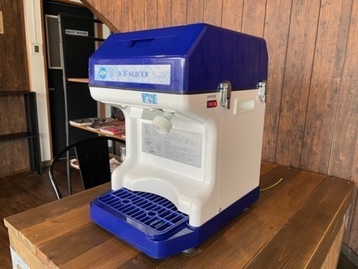 業務用かき氷機　キューブアイススライサー