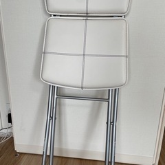 折りたたみ椅子の画像