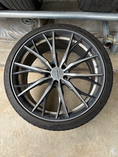 車のパーツ タイヤ、ホイール