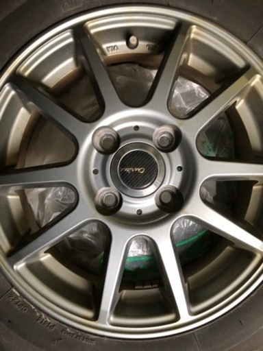 車のパーツ タイヤ、ホイール