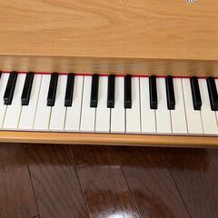 【値下げ】KAWAIカワイ32鍵 グランドピアノ型 おもちゃ ミニピアノ」ナチュラル 木目調 指が挟まらないタイプの画像