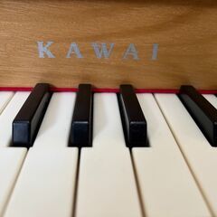 【値下げ】KAWAIカワイ32鍵 グランドピアノ型 おもちゃ ミニピアノ」ナチュラル 木目調 指が挟まらないタイプの画像