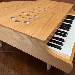 【値下げ】KAWAIカワイ32鍵 グランドピアノ型 おもちゃ ミニピアノ」ナチュラル 木目調 指が挟まらないタイプの画像