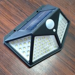 ソーラーセンサーライト 自動点灯/消灯