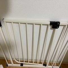 日本育児　ベビーゲート(アイボリー) たくさんの画像