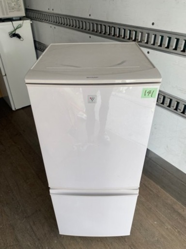 NO141❗️福岡市内配送無料 シャープ SHARP 冷蔵庫 （137L・つけかえどっちもドア） 2ドア ベージュ系 SJ-PD14B-C