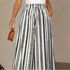 新品 白と黒のストライプが涼し気なパンツ