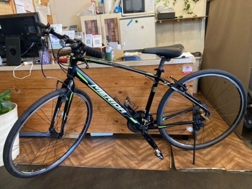 【MERIDA CROSSWAY100チェーン新品！】アルミフレーム　3×7速　700×32cクロスバイク　マットブラック