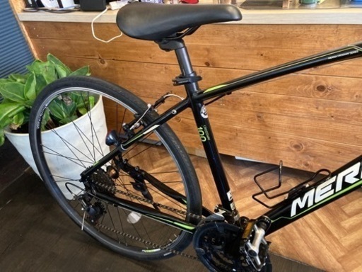 【MERIDA CROSSWAY100チェーン新品！】アルミフレーム　3×7速　700×32cクロスバイク　マットブラック