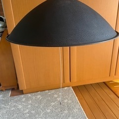 ペンダントライト　レトロな照明器具　カサ