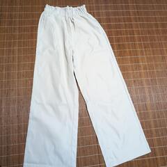 新品 使い勝手のいいベージュパンツ