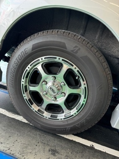 ハイエース レジアスエース 車のパーツ タイヤ、ホイール
