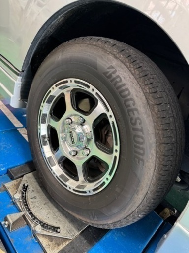 ハイエース レジアスエース 車のパーツ タイヤ、ホイール