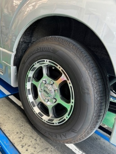 ハイエース レジアスエース 車のパーツ タイヤ、ホイール