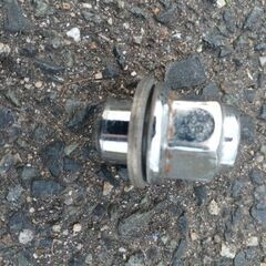 トヨタ純正アルミホイールのナット20個の画像