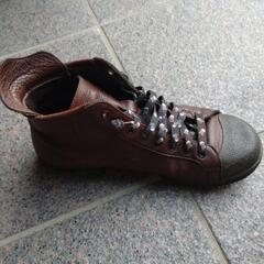 お話し中。アシックスシューズの画像