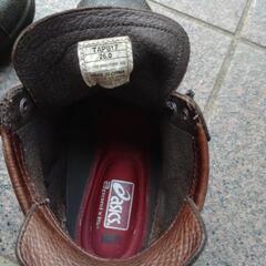 お話し中。アシックスシューズの画像