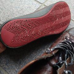 お話し中。アシックスシューズの画像