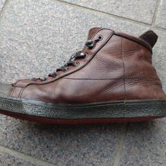 お話し中。アシックスシューズの画像