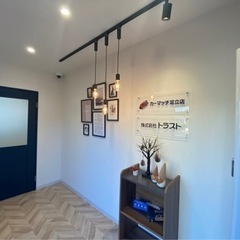 ⭐️空き時間を活かし　中古車販売店にて展示車両の洗車の画像