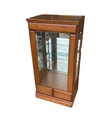 ガラス飾り棚　高さ1.2ｍ×奥行40㎝×幅60㎝