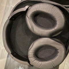 audio-technica (QuietPoint) 密閉型ヘッドホン　ケース付きの画像
