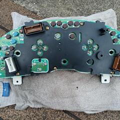 R34 スカイライン 前期 マニュアル用メーター 激レアなディーラーオプションのカーボンパネル付きの画像