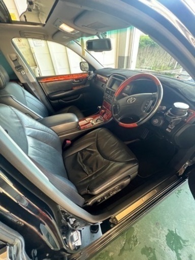 中古車トヨタセルシオ極上車