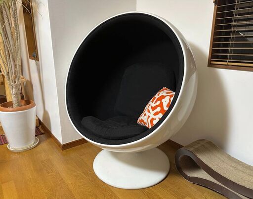 Eero Aarnio style ball/egg chair エーロ・アールニオ・スタイルのボール／エッグチェア