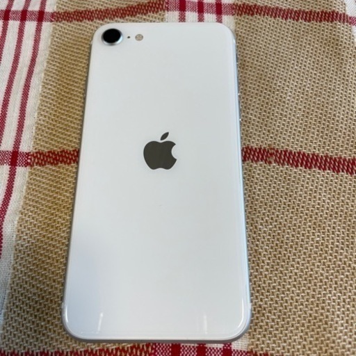 値下げ　
初めてのiPhoneに　iphone SE2 白色