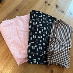 決まりました★手芸好きの方へ★布、はぎれまとめて300円‼️の画像