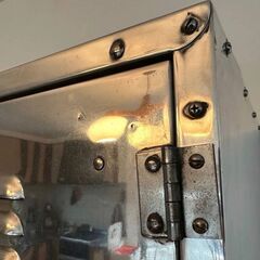 アメリカ製ヴィンテージ・メタル・クローム・ロッカー (Vintage metal chrome locker from America)の画像