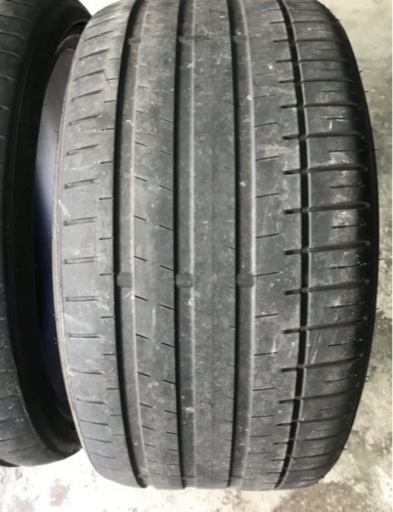 車のパーツ タイヤ、ホイール