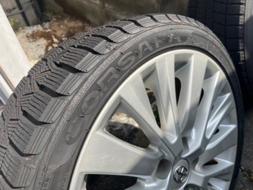 車のパーツ タイヤ、ホイール