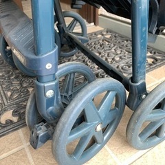 引き取り決定　コンビ　ベビーカー　combi  チャイルドシート　希望なければ処分しますの画像