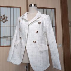 新品 白のツイードジャケット