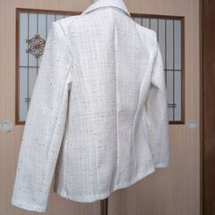 新品 白のツイードジャケットの画像