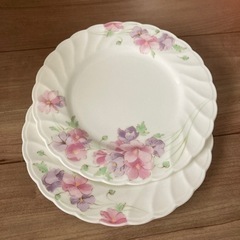 花柄の小皿2枚