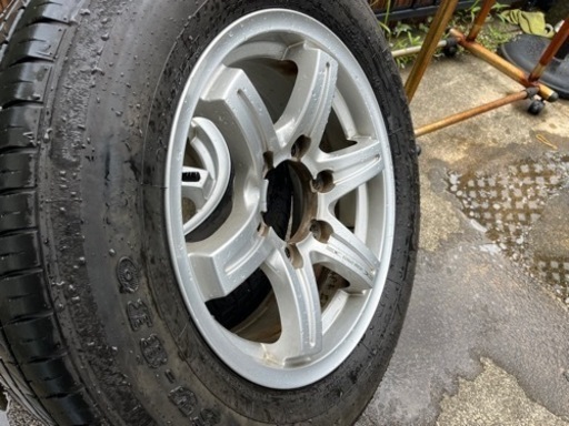 車のパーツ タイヤ、ホイール